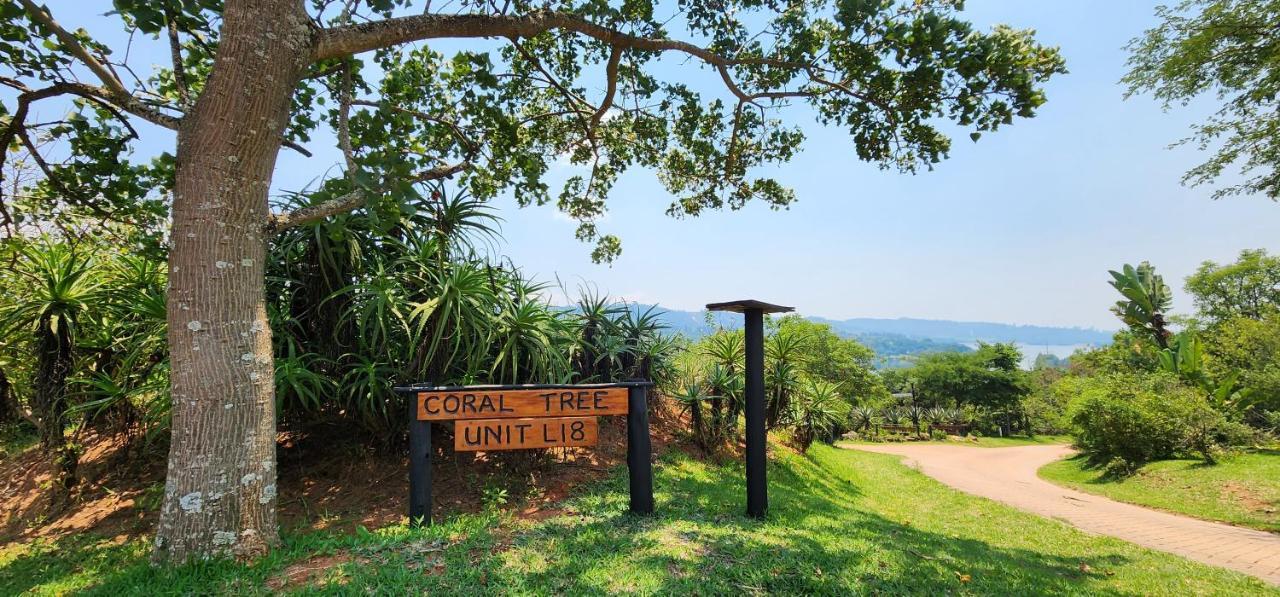 Da Gama Lake Cottages - Coral Tree And Cormorant Cottages White River Szoba fotó